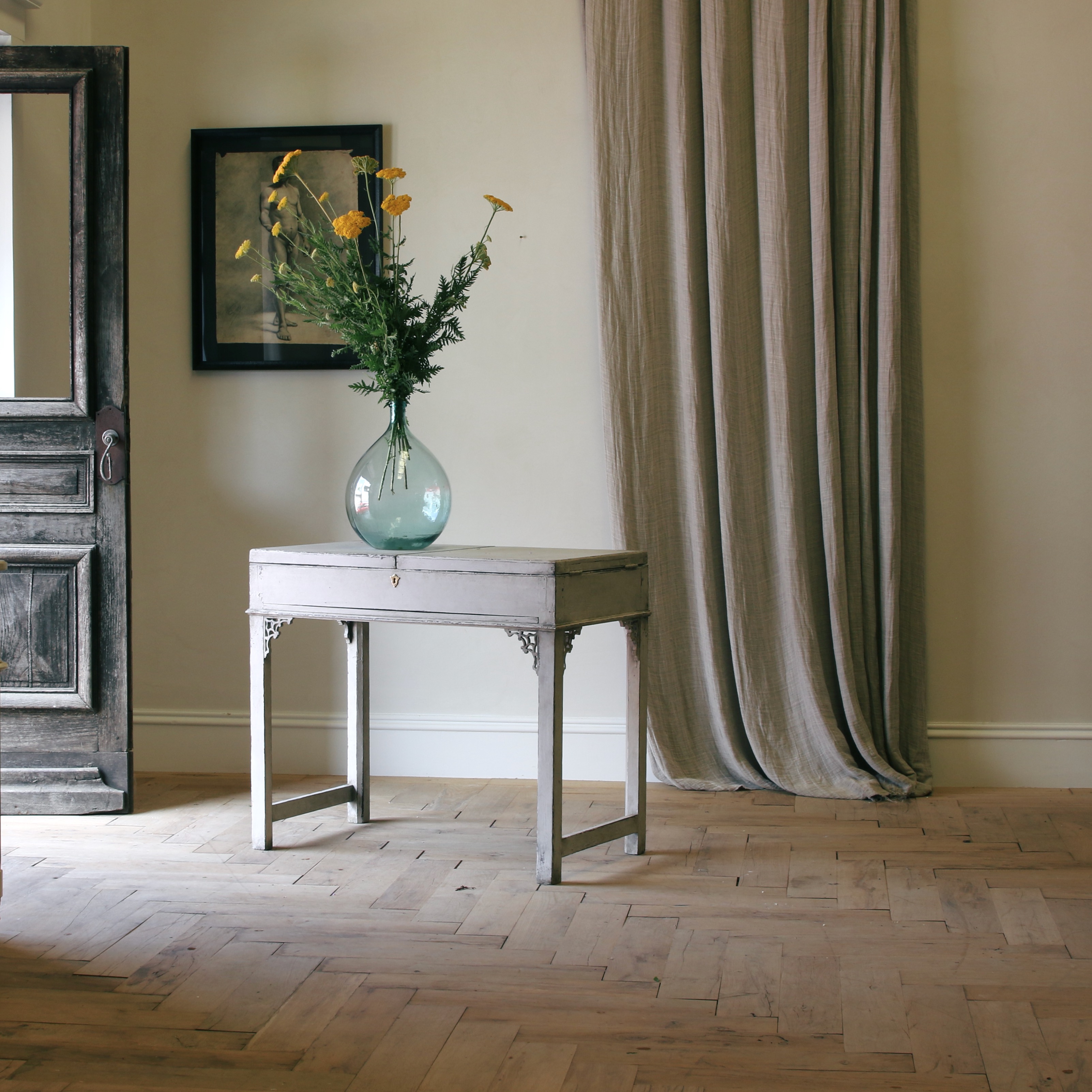 A Chippendale Period Stand / Side Table